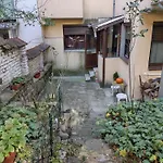 Central Charming Home With Garden Near Parking And Ndk