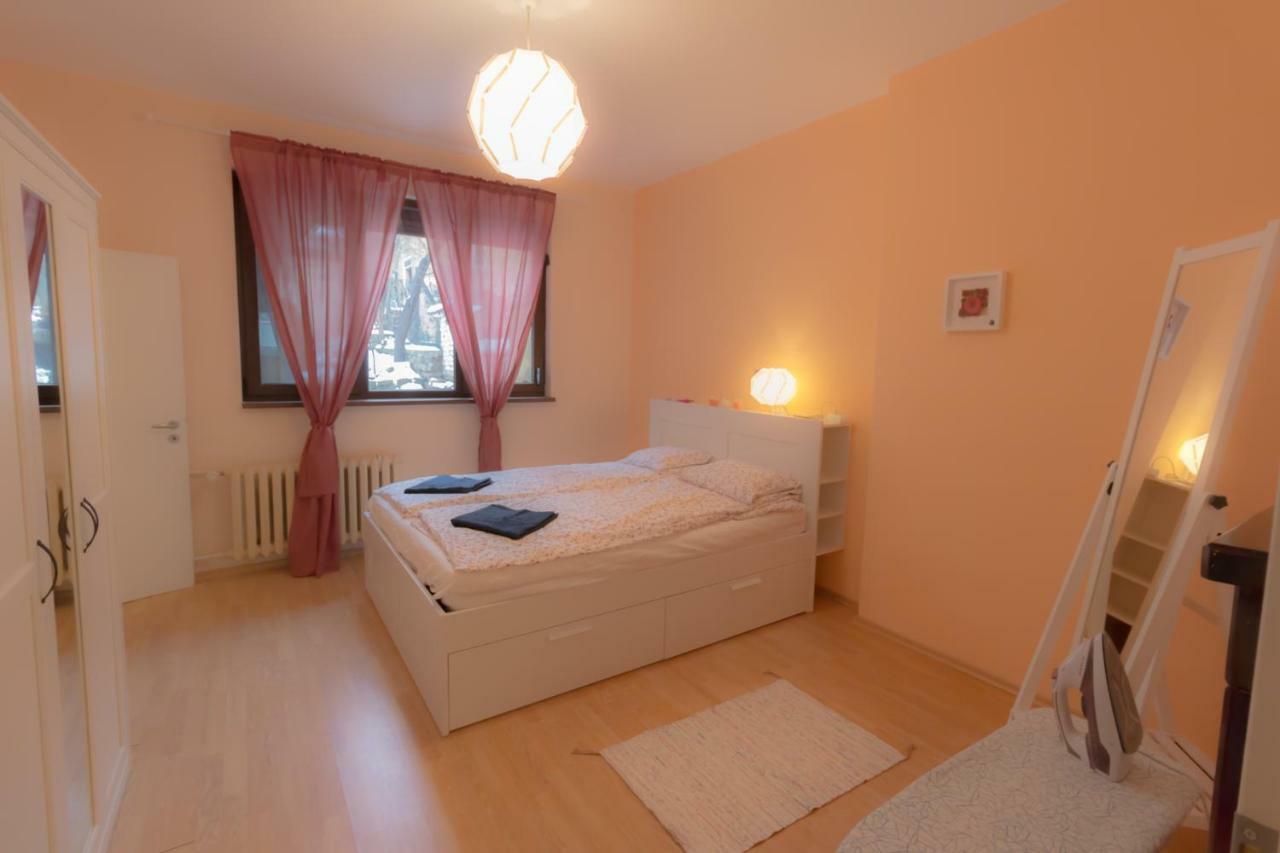 Charming With Garden Near Parking And Ndk