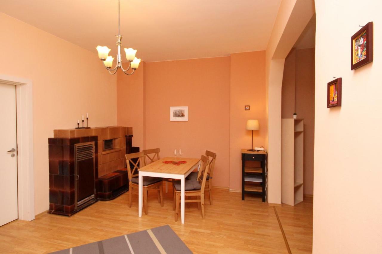 Charming With Garden Near Parking And Ndk Apartament