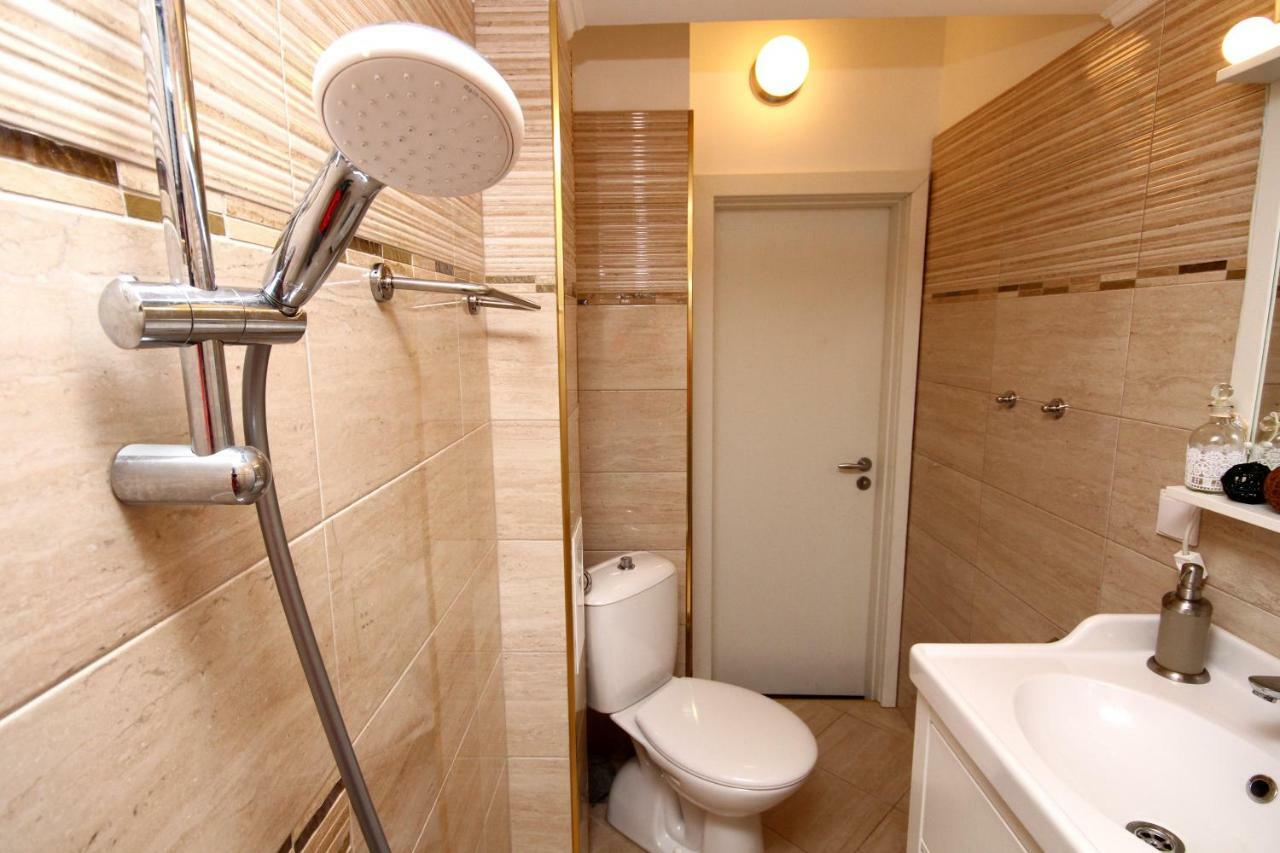 Charming With Garden Near Parking And Ndk Apartament *